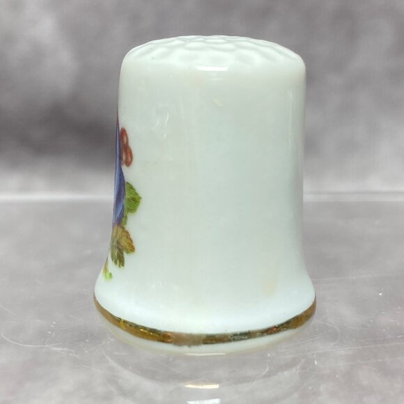 Vintage Porcelain Thimble With Hand-Painted Fruit Design & Gold Trim - Picture 2 of 7